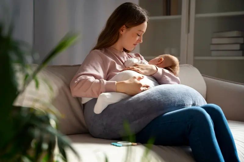 The Advantages of Breastfeeding for Babies: Insights from the Best Dietician in Janakpuri